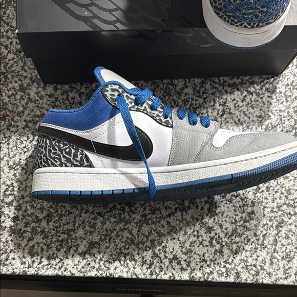 Nike Air Jordan 1s Men's Shoes - Blue and Grey - Picture 9 of 10